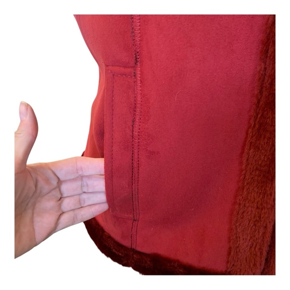 Elegant Chaps Red Burgundy Zip Vest Cozy Faux Suede/ Faux Fur With Pockets Sz L - Picture 4 of 13